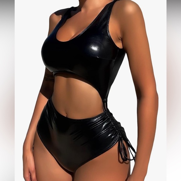 ROMWE Other - Romwe Cut Out Drawstring Side ruched swimsuit monokini